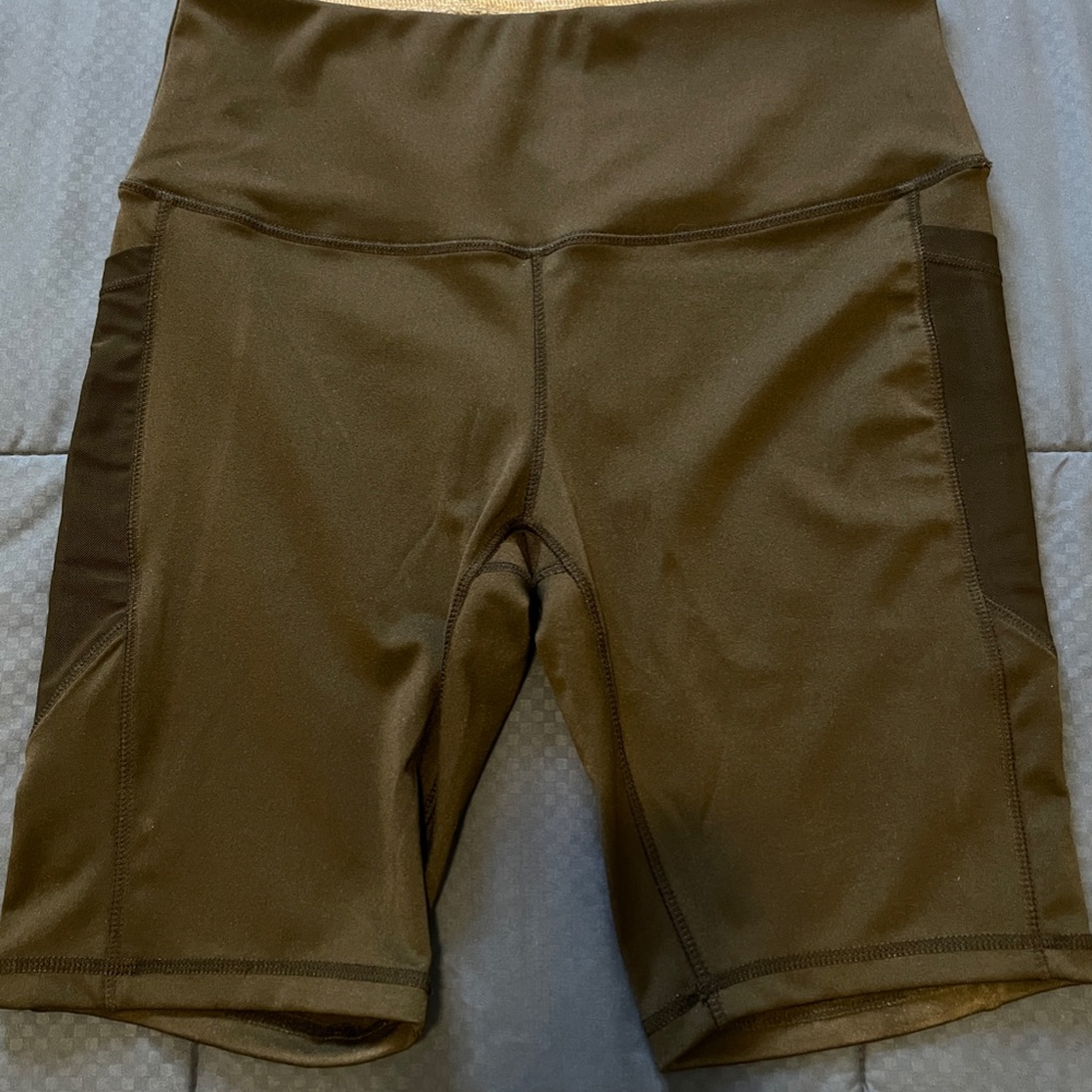 Mid-Rise Black Biker Shorts (7 inch)